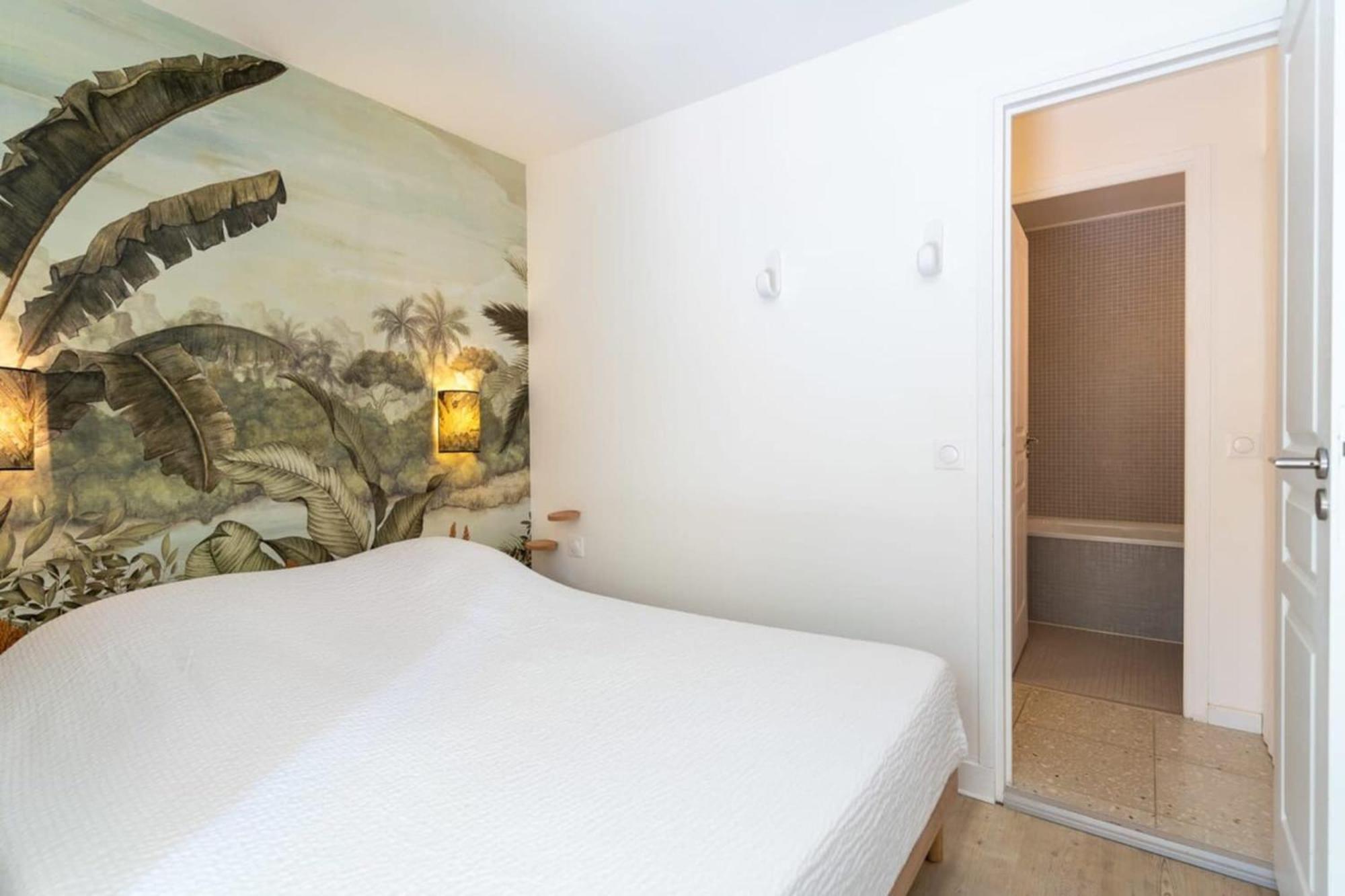 Beautiful Flat With Swimming Pool Tennis Court And Private Car Parking 109