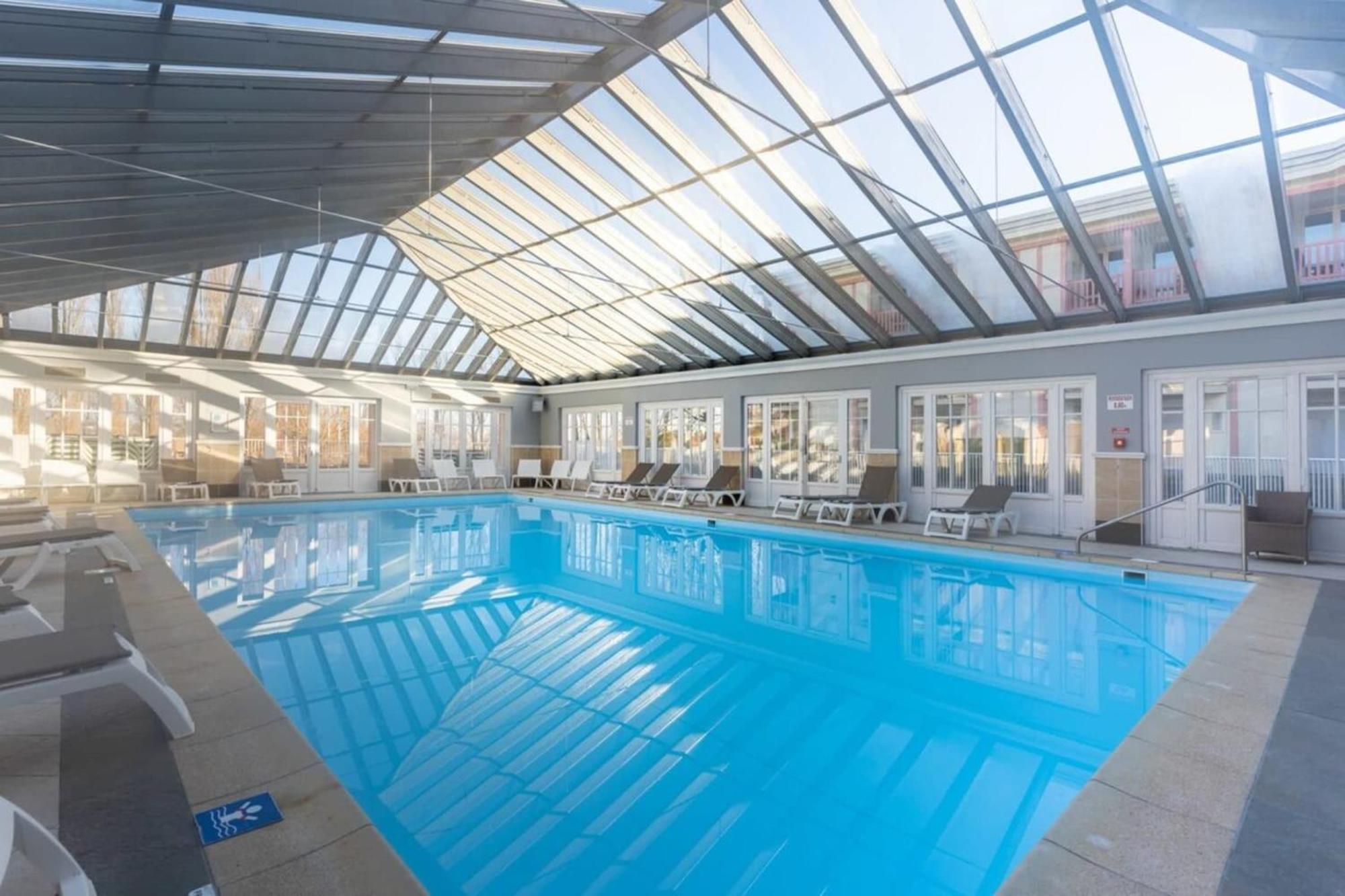 Beautiful Flat With Swimming Pool Tennis Court And Private Car Parking 109 Apartamento