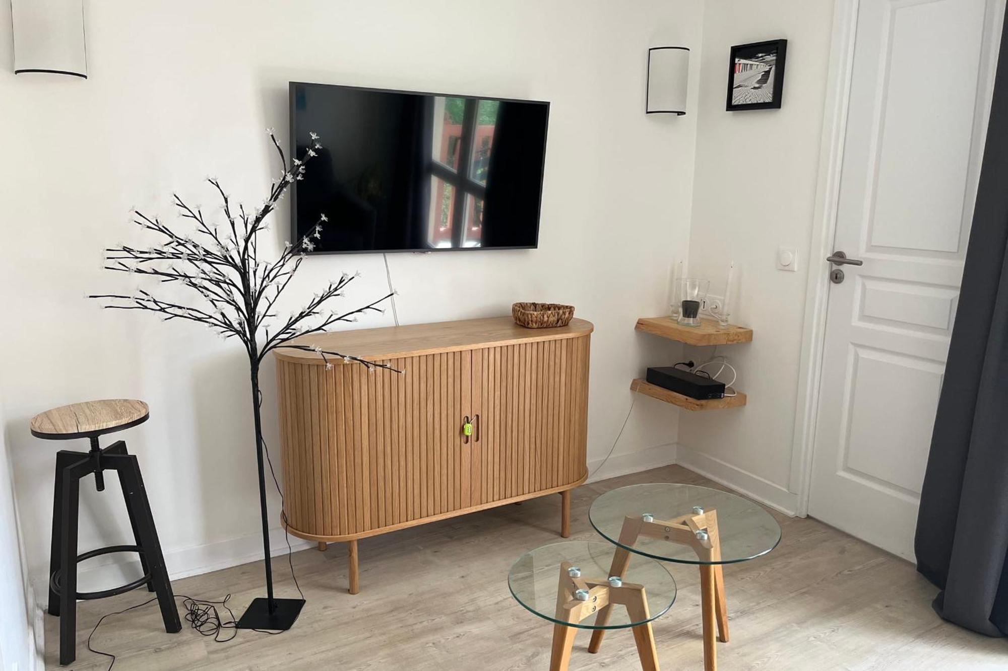 Beautiful Flat With Swimming Pool Tennis Court And Private Car Parking 109 Apartamento